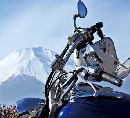 富士山の麓を舞台にバイクとともに生きる喜び