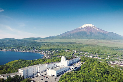 山中湖に佇むホテルマウント富士は壮大な富士山を一望できるホテル