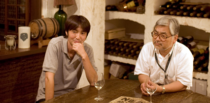 （写真 左から）機山ワイン代表 土屋 幸三さん、丸藤ワイナリー代表 大村 春夫さん