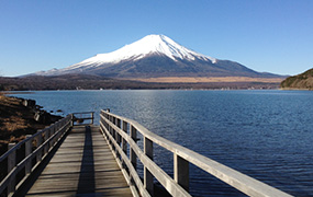 Lake Yamanaka is an ideal location for vacation homes, including access, nature, and climate
