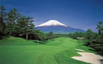 富士の麓で爽快プレーをお楽しみください。